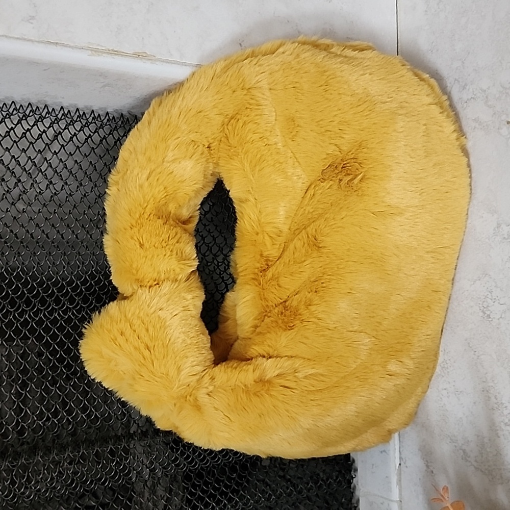 π π YELLOW FUR PURSE π π - Picture 4 of 5
